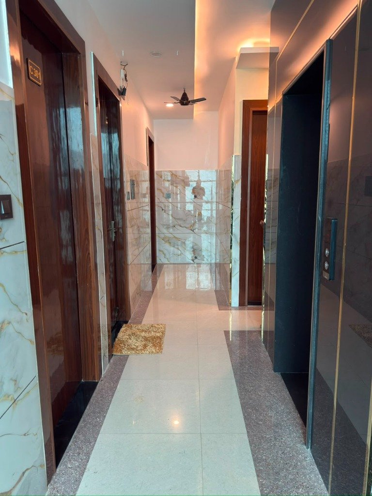 3rd Floor Lift & Guest Corridor