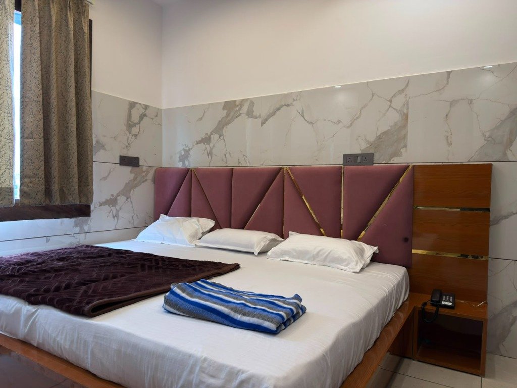 Deluxe King Bed & Intercom