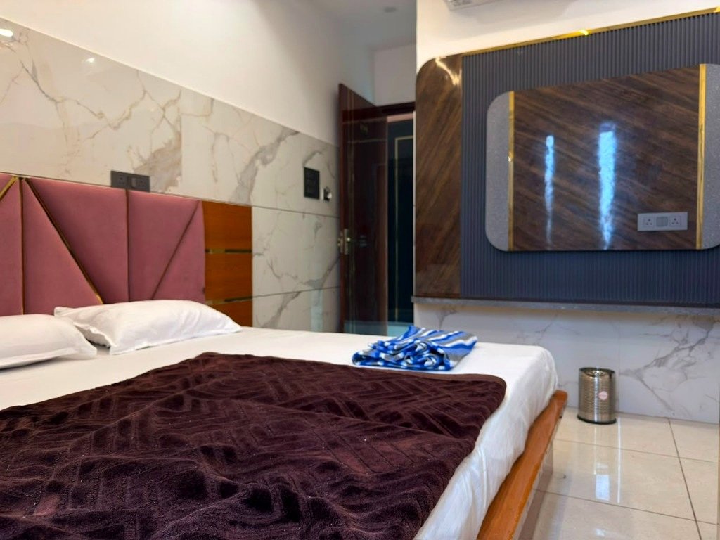Deluxe Double Bed AC Room